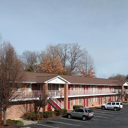 Affordable Suites シャーロッツビル エクステリア 写真