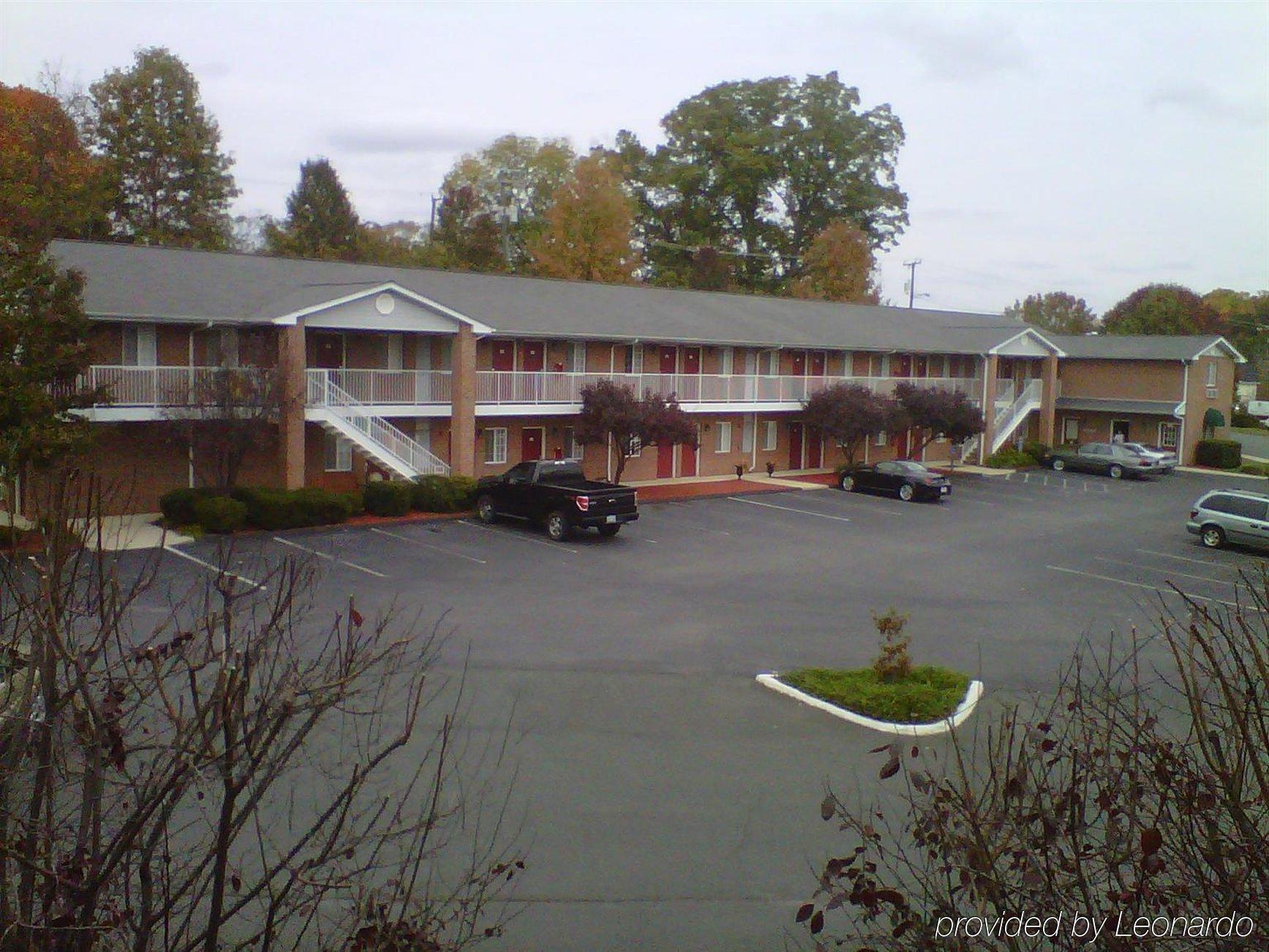 Affordable Suites シャーロッツビル エクステリア 写真