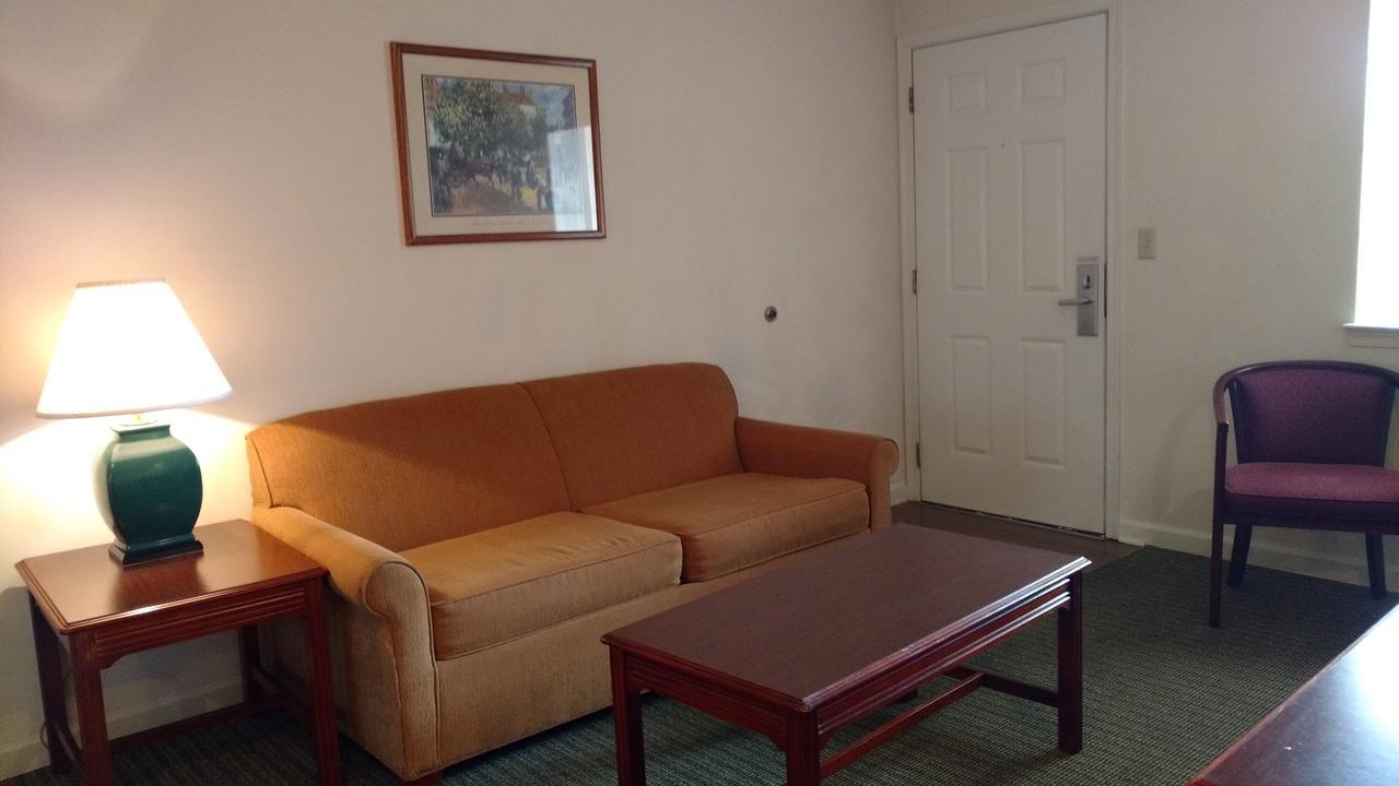Affordable Suites シャーロッツビル エクステリア 写真