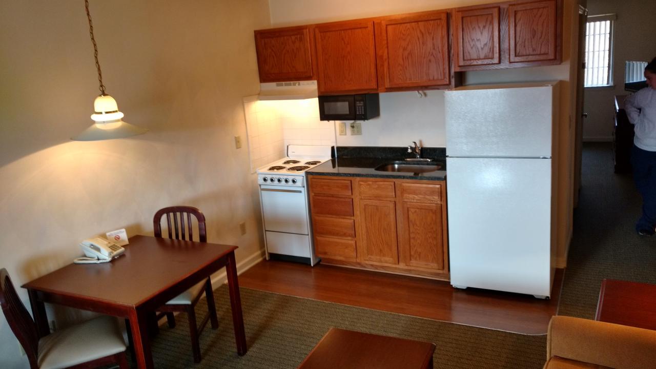 Affordable Suites シャーロッツビル エクステリア 写真