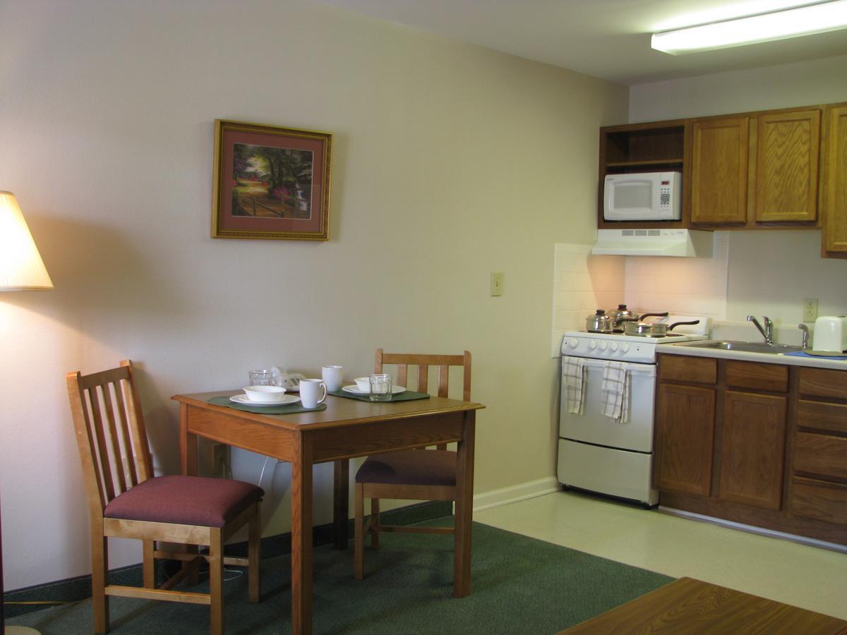 Affordable Suites シャーロッツビル エクステリア 写真