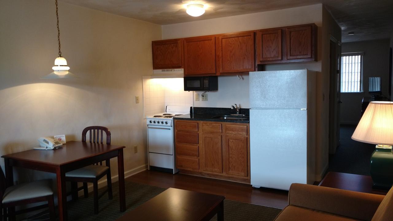 Affordable Suites シャーロッツビル エクステリア 写真